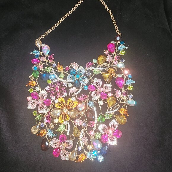 Statement Necklace - Picture 1 of 4